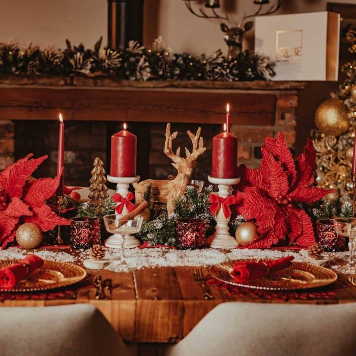 Black red and gold table decor